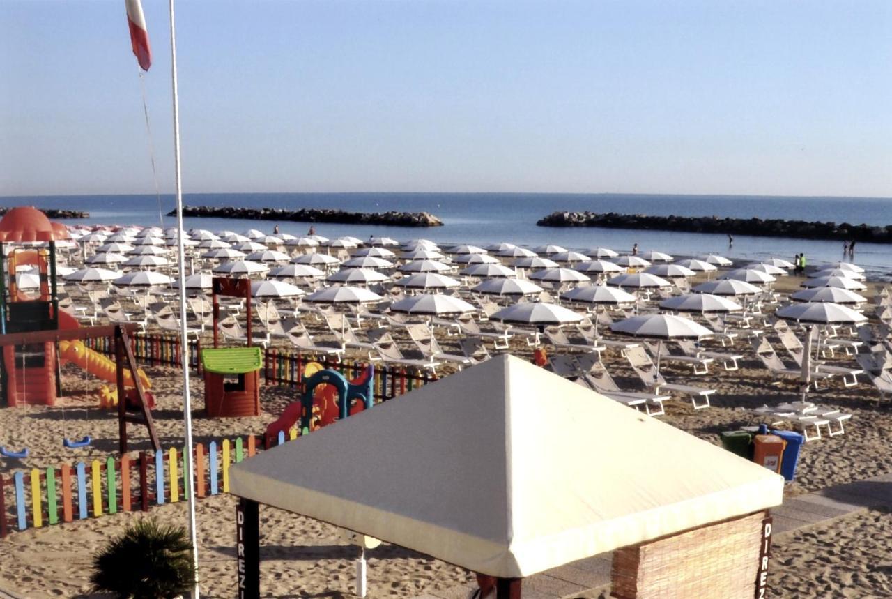 Residenza Mediterranea Apartments Rimini Exterior photo